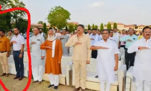 नौकरशाही के रास्ते यदि सेना भी गयी, तो फिर बचेगा क्या? नौकरशाही के रास्ते यदि सेना भी गयी, तो फिर बचेगा क्या?