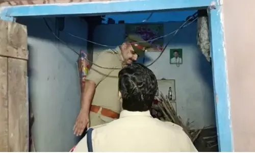 मुजफ्फरनगर में मकान गिरने से माँ बेटी की मौत, बाप गंभीर घायल मुजफ्फरनगर में मकान गिरने से माँ बेटी की मौत, बाप गंभीर घायल