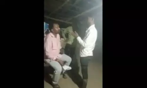 यूपी के सोनभद्र में दलित व्यक्ति से मारपीट के बाद उसे जूते चाटने को किया गया मजबूर ,आरोपी पकड़ा गया