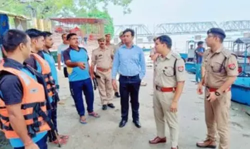 हापुड़: कांवड़ मार्ग पर नजर रखने के लिए मोबाइल पुलिस वाहनों के डैशबोर्ड पर सीसीटीवी कैमरे लगाए गए हापुड़: कांवड़ मार्ग पर नजर रखने के लिए मोबाइल पुलिस वाहनों के डैशबोर्ड पर सीसीटीवी कैमरे लगाए गए