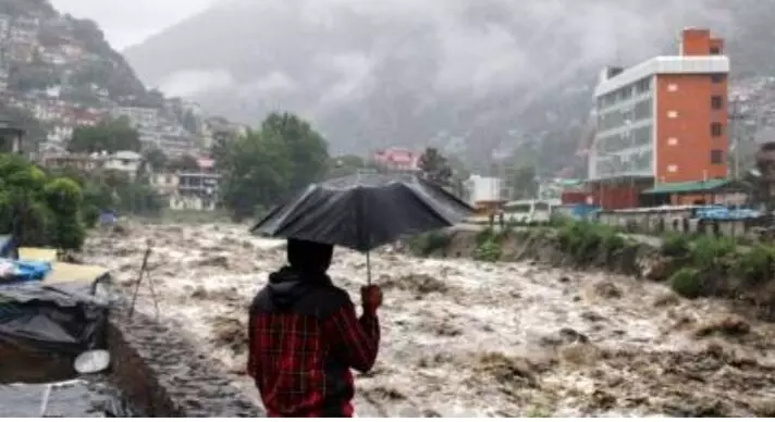 बारिश ने उत्तर भारत को ला दिया घुटनों पर, 15 लोगों की मौत, सड़कें अवरुद्ध, राज्य अलर्ट पर बारिश ने उत्तर भारत को ला दिया घुटनों पर, 15 लोगों की मौत, सड़कें अवरुद्ध, राज्य अलर्ट पर