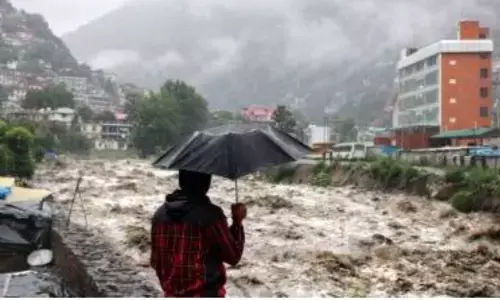 बारिश ने उत्तर भारत को ला दिया घुटनों पर, 15 लोगों की मौत, सड़कें अवरुद्ध, राज्य अलर्ट पर बारिश ने उत्तर भारत को ला दिया घुटनों पर, 15 लोगों की मौत, सड़कें अवरुद्ध, राज्य अलर्ट पर