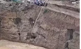 गाज़ियाबाद के क्रोसिंग रिपब्लिक के महागुन अपारमेंट मे एक युवक 40 फुट गहरे बेसमेंट में गिरा गाज़ियाबाद के क्रोसिंग रिपब्लिक के महागुन अपारमेंट मे एक युवक 40 फुट गहरे बेसमेंट में गिरा