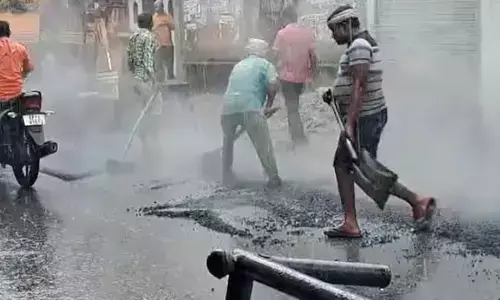 पीडब्ल्यूडी ने आधी अधूरी नाली निर्माण कर सरकार की कार्यशैली पर लगाया प्रश्न चिन्ह पीडब्ल्यूडी ने आधी अधूरी नाली निर्माण कर सरकार की कार्यशैली पर लगाया प्रश्न चिन्ह