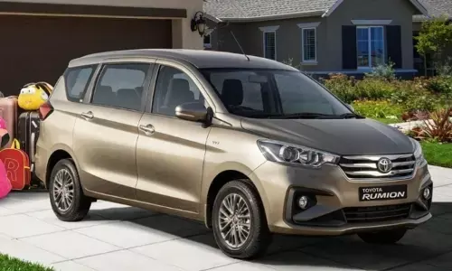 टोयोटा रूमियन: टोयोटा लेकर आई है सबसे सस्ती एसयूवी