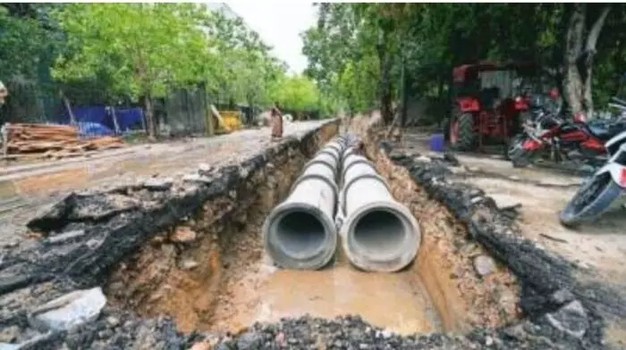 दिल्ली में पाइपलाइन ठीक कर रहे एक व्यक्ति की दीवार गिरने से हो गई मौत