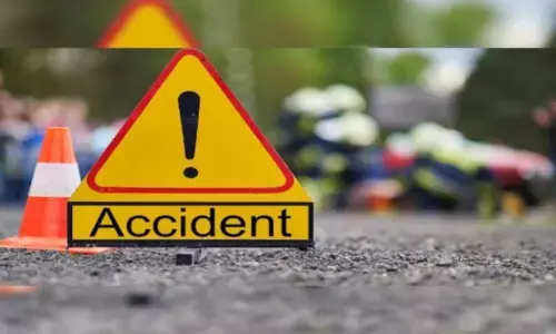 यूपी के प्रतापगढ़ में सड़क हादसे में नौ लोगों की मौत, सात घायल यूपी के प्रतापगढ़ में सड़क हादसे में नौ लोगों की मौत, सात घायल