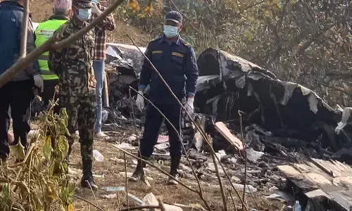 नेपाल में बड़ा हादसा : मनंग एयर का हेलीकॉप्टर दुर्घटनाग्रस्त, सभी छह सवारों की मौत...पांच शव बरामद, पायलट की तलाश जारी! नेपाल में बड़ा हादसा : मनंग एयर का हेलीकॉप्टर दुर्घटनाग्रस्त, सभी छह सवारों की मौत...पांच शव बरामद, पायलट की तलाश जारी!