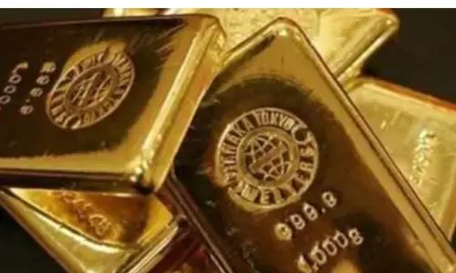 सूरत एयरपोर्ट पर बरामद किया गया 25 करोड़ से ज्यादा का सोना सूरत एयरपोर्ट पर बरामद किया गया 25 करोड़ से ज्यादा का सोना