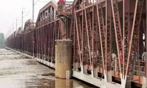 यमुना का जलस्तर खतरे के निशान से ऊपर, दिल्ली में ऑरेंज अलर्ट; आज अधिक बारिश होने की संभावना है यमुना का जलस्तर खतरे के निशान से ऊपर, दिल्ली में ऑरेंज अलर्ट; आज अधिक बारिश होने की संभावना है