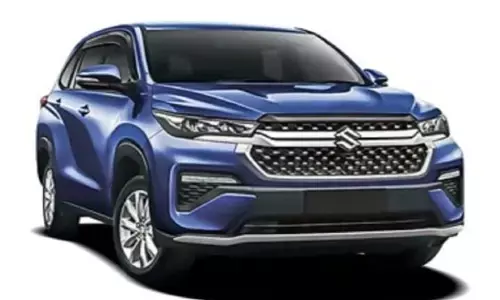 मारुति सुजुकी इनविक्टो का आकर्षक डिज़ाइन सड़क पर लोगों का ध्यान कर रहा है आकर्षित