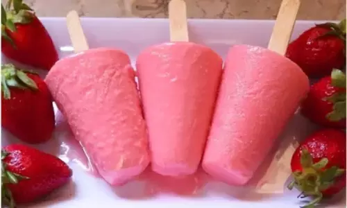 स्ट्रॉबेरी कुल्फी रेसिपी: कुल्फी पसंद है? यहाँ देखे सरल, आसान तरीका