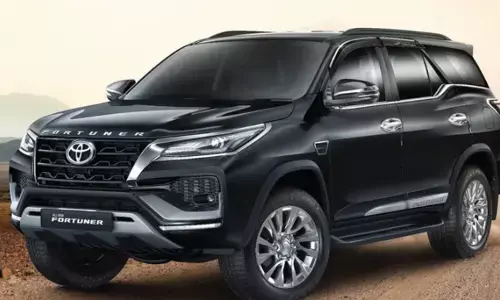 सिर्फ 15 लाख रुपये में मिल रही Toyota Fortuner, डिलीवरी भी मिलेगी तुरंत