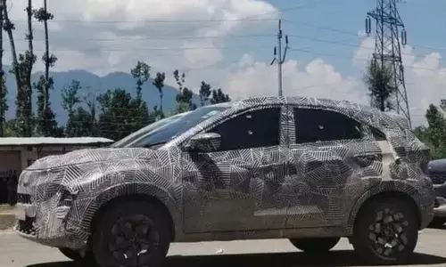 Tata Nexon Facelift को DCT स्टिकर पहने हुए देखा गया, जाने सीक्रेट जानकारी