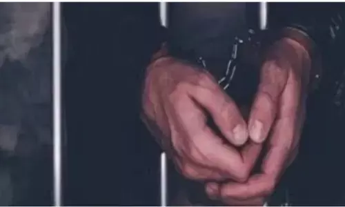 मध्य प्रदेश के झाबुआ में आदिवासी लड़कियों से यौन उत्पीड़न के आरोप में एसडीएम गिरफ्तार मध्य प्रदेश के झाबुआ में आदिवासी लड़कियों से यौन उत्पीड़न के आरोप में एसडीएम गिरफ्तार