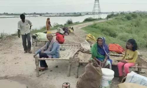 рд╣рдерд┐рдиреА рдХреБрдВрдб рдмреИрд░рд╛рдЬ рд╕реЗ рдЫреЛрдбрд╝реЗ рдЧрдП рдкрд╛рдиреА рдХреА рд╡рдЬрд╣ рд╕реЗ рдЧрд╛рдЬрд┐рдпрд╛рдмрд╛рдж рдХреЗ рдЧрд╛рдВрд╡ рдореЗрдВ рдмрд╛рдбрд╝ рдЬреИрд╕реЗ рд╣рд╛рд▓рд╛рдд рд╣рдерд┐рдиреА рдХреБрдВрдб рдмреИрд░рд╛рдЬ рд╕реЗ рдЫреЛрдбрд╝реЗ рдЧрдП рдкрд╛рдиреА рдХреА рд╡рдЬрд╣ рд╕реЗ рдЧрд╛рдЬрд┐рдпрд╛рдмрд╛рдж рдХреЗ рдЧрд╛рдВрд╡ рдореЗрдВ рдмрд╛рдбрд╝ рдЬреИрд╕реЗ рд╣рд╛рд▓рд╛рдд