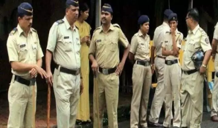 स्कूल में आदिवासी लड़के की दो अज्ञात लोगों ने कर दी हत्या पुलिस जुटी तलाशी में स्कूल में आदिवासी लड़के की दो अज्ञात लोगों ने कर दी हत्या पुलिस जुटी तलाशी में