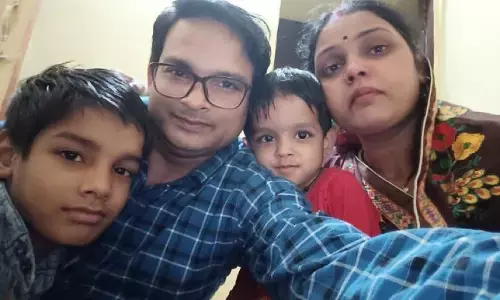 भोपाल में फैमिली ने की सामूहिक खुदकुशी? बच्चों को जहर देकर पति-पत्नी ने लगाई फांसी भोपाल में फैमिली ने की सामूहिक खुदकुशी? बच्चों को जहर देकर पति-पत्नी ने लगाई फांसी