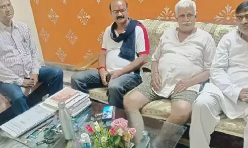 नक्सलियों से मुठभेड़ में डिप्टी कमांडेंट को गोली लगी, तो पिता बोले- बेटा अभी और दुश्मनों को मारो नक्सलियों से मुठभेड़ में डिप्टी कमांडेंट को गोली लगी, तो पिता बोले- बेटा अभी और दुश्मनों को मारो