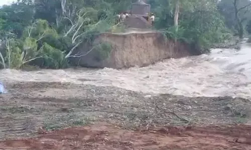 अभी अभी ग़ाज़ियाबाद, बागपत सीमा पर अलीपुर तटबंध टूटा, दिल्ली में यमुना का पानी और बढ़ने का ख़तरा अभी अभी ग़ाज़ियाबाद, बागपत सीमा पर अलीपुर तटबंध टूटा, दिल्ली में यमुना का पानी और बढ़ने का ख़तरा
