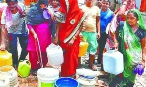 3 प्लांट बंद होने से दिल्ली में पीने के पानी की हो गई है कमी 3 प्लांट बंद होने से दिल्ली में पीने के पानी की हो गई है कमी