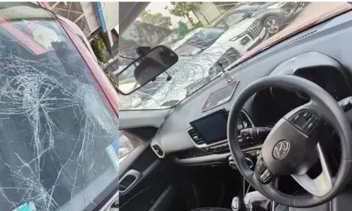 बेंगलुरु के एक शख्स ने कार के ओवरटेक करने की वजह से कार में की तोड़फोड़ बेंगलुरु के एक शख्स ने कार के ओवरटेक करने की वजह से कार में की तोड़फोड़