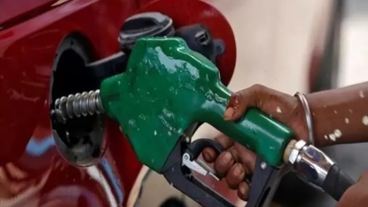 पेट्रोल-डीजल रेट 15 जुलाई 2023: इस वीकेंड मिलेगा सबसे सस्ता पेट्रोल; यहां जानें मौजूदा कीमत
