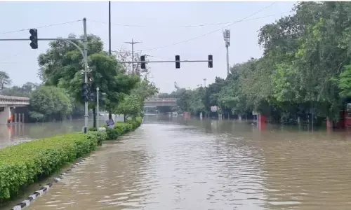यमुना का पानी धीरे-धीरे कम हो रहा है लेकिन दिल्ली के लिए अभी खत्म नहीं हुआ है संकट