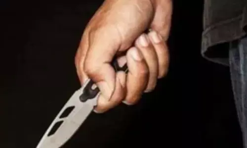 लखनऊ में व्यक्ति ने पहले सिलेंडर में लगाई आग फिर मां को मारा चाकू लेकिन उसे नहीं कोई पछतावा