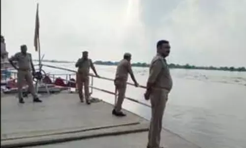 मथुरा में भी यमुना खतरे के निशान की ओर बढ़ी मथुरा में भी यमुना खतरे के निशान की ओर बढ़ी