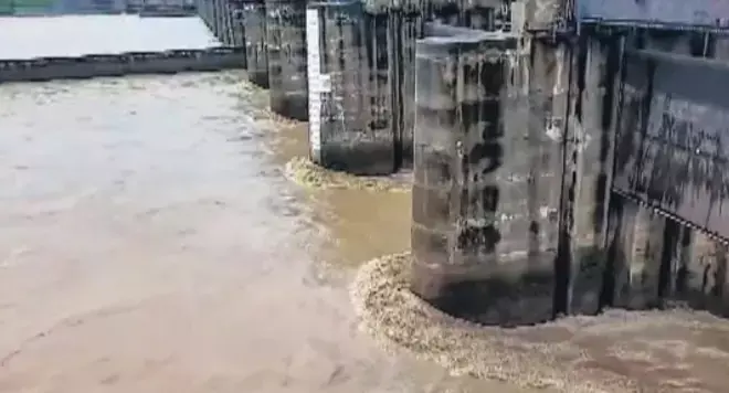 दिल्ली बाढ़ ने हरियाणा बैराज को  डाल दिया राजनीतिक तूफान में