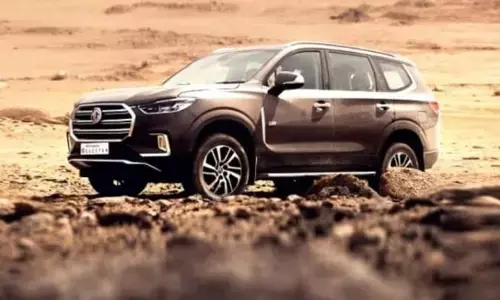 एमजी ग्लोस्टर ब्लैकस्टॉर्म के सुपर कूल फीचर्स ने इनोवा, फॉर्च्यूनर की उड़ा दी है रातों की नींद