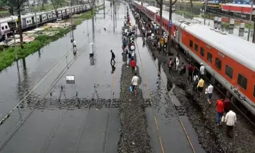 इस उत्तरी मार्ग पर ट्रेनें रद्द, डायवर्ट; विवरण देखे यहाँ इस उत्तरी मार्ग पर ट्रेनें रद्द, डायवर्ट; विवरण देखे यहाँ