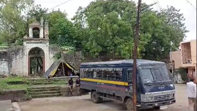 महाराष्ट्र के जलगांव की मस्जिद में कलेक्टर ने नमाज अदा करने पर लगाई रोक, मामला हाईकोर्ट पहुंचा