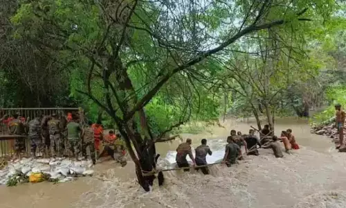 दिल्ली:यमुना नदी का जल स्तर हुआ कम,आईटीओ बैराज के बंद गेटों को खोलने में सेना ने की मदद