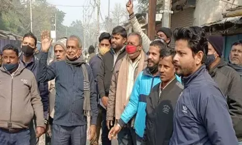 बंदूक की नोक पर आभूषण की दुकान के मालिक को लूटने के आरोप में 27 वर्षीय व्यक्ति और उसकी प्रेमिका गिरफ्तार बंदूक की नोक पर आभूषण की दुकान के मालिक को लूटने के आरोप में 27 वर्षीय व्यक्ति और उसकी प्रेमिका गिरफ्तार