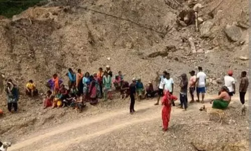 बलवाकोट-धारचूला में भूस्खलन से आवाजाही रुकी, बहाली का काम जारी बलवाकोट-धारचूला में भूस्खलन से आवाजाही रुकी, बहाली का काम जारी