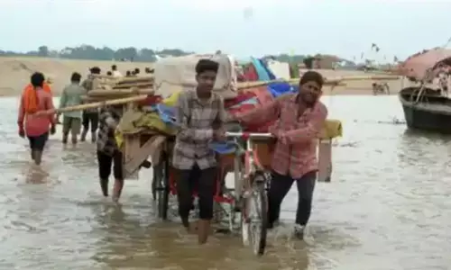 प्रयागराज में उफनाई गंगा, यमुना, लोग सहमे प्रयागराज में उफनाई गंगा, यमुना, लोग सहमे