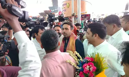 जयंत पहुंचे बेंगलुरू, बैठक में होंगे शामिल जयंत पहुंचे बेंगलुरू, बैठक में होंगे शामिल