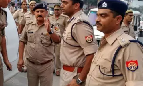 गाजियाबाद रेस्तरां में बाउंसरों द्वारा हमला किए गए पांच लोगों में से तीन महिलाएं गाजियाबाद रेस्तरां में बाउंसरों द्वारा हमला किए गए पांच लोगों में से तीन महिलाएं