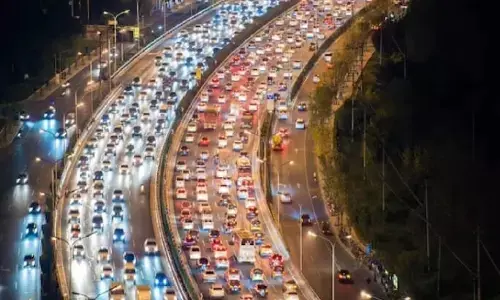 दिल्ली यातायात पुलिस ने यमुना में जल स्तर कम होने के कारण सड़कों पर यातायात की अनुमति दी दिल्ली यातायात पुलिस ने यमुना में जल स्तर कम होने के कारण सड़कों पर यातायात की अनुमति दी