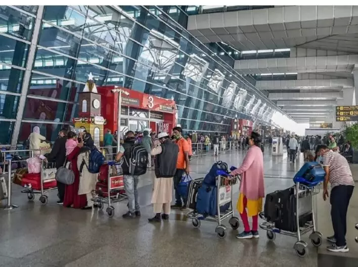 हवाईअड्डे पर हुई बहस,एक फेसबुक पोस्ट और 17 साल बाद मां-बेटे का पुनर्मिलन हवाईअड्डे पर हुई बहस,एक फेसबुक पोस्ट और 17 साल बाद मां-बेटे का पुनर्मिलन