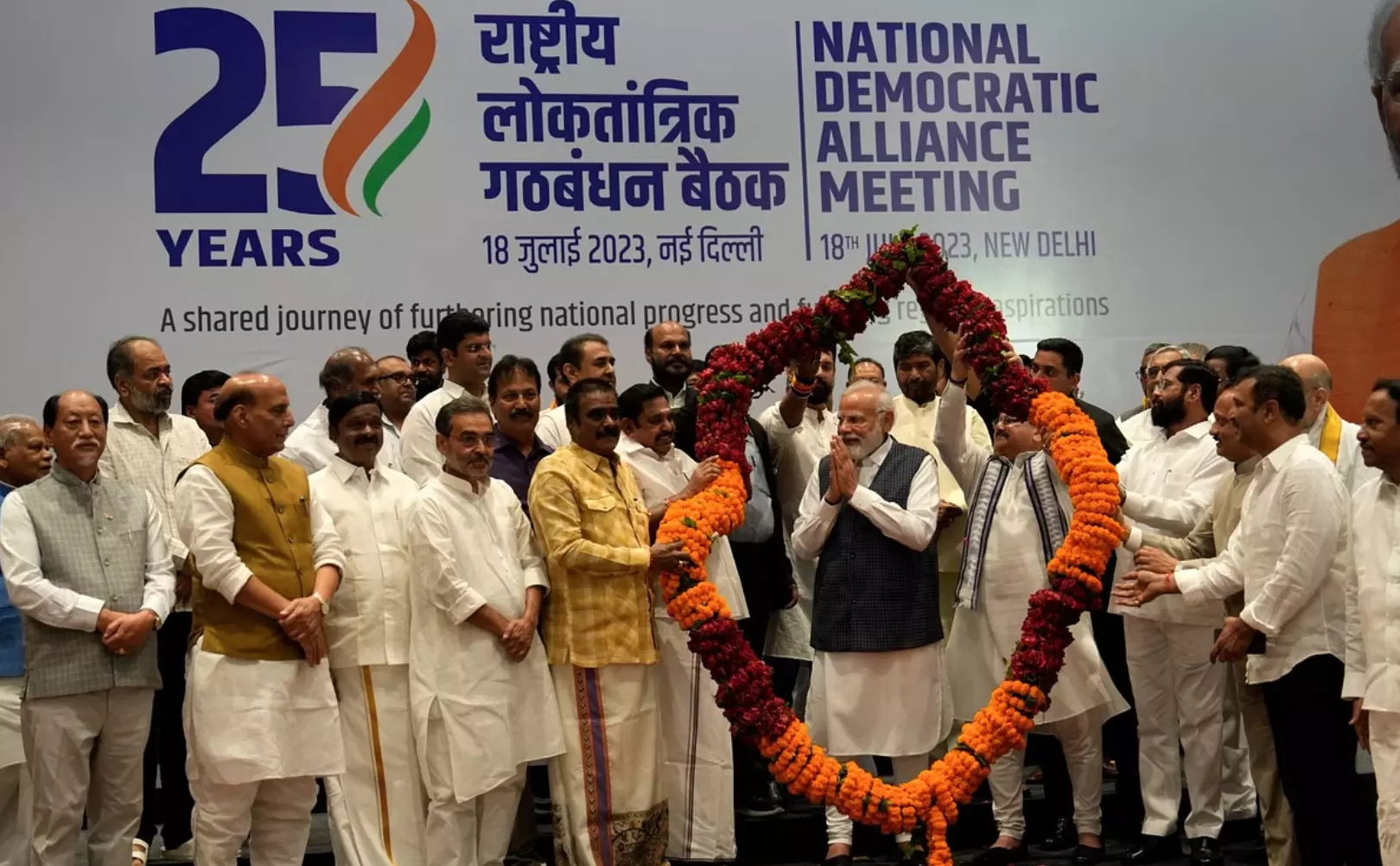 NDA Meeting: पीएम मोदी की अध्यक्षता में दिल्ली में 38 दलों की बैठक शुरू, जानें- क्या है BJP का प्लान?