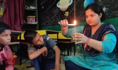 इस महिला शिक्षक के भारत ही नहीं अमेरिका और जापान के बच्चे भी है दीवाने! इस महिला शिक्षक के भारत ही नहीं अमेरिका और जापान के बच्चे भी है दीवाने!