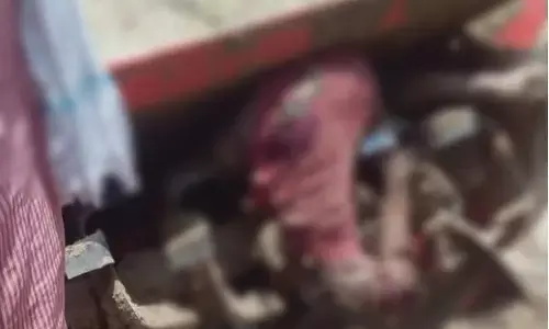 रोटावेटर से कटकर किसान की हुई दर्दनाक मौत, खेत की जुताई करते समय हुआ हादसा, मृतक वर्षों पहले फर्रुखाबाद से आकर अपनी बहन के गांव में रहने लगा था रोटावेटर से कटकर किसान की हुई दर्दनाक मौत, खेत की जुताई करते समय हुआ हादसा, मृतक वर्षों पहले फर्रुखाबाद से आकर अपनी बहन के गांव में रहने लगा था