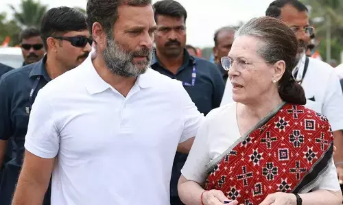 BREAKING : बेंगलुरु से दिल्ली लौट रहे सोनिया-राहुल के विमान की भोपाल में इमरजेंसी लैंडिंग BREAKING : बेंगलुरु से दिल्ली लौट रहे सोनिया-राहुल के विमान की भोपाल में इमरजेंसी लैंडिंग