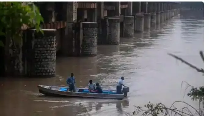 7 दिनों में पहली बार यमुना का स्तर खतरे के निशान से नीचे गिरकर फिर ऊपर आया 7 दिनों में पहली बार यमुना का स्तर खतरे के निशान से नीचे गिरकर फिर ऊपर आया