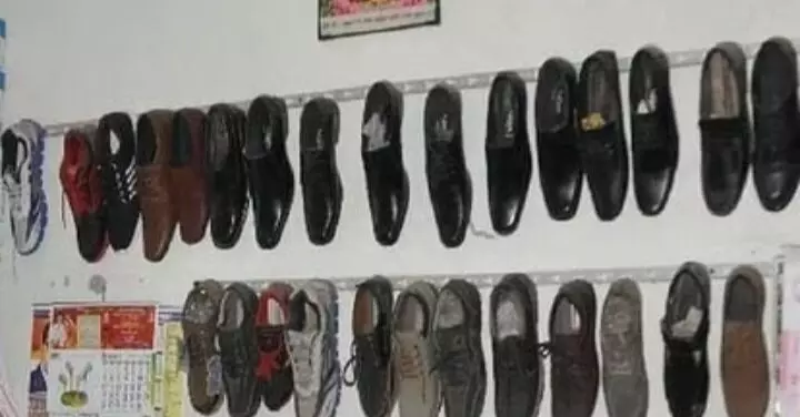 आगरा में जूता व्यापारियों ने केंद्र के आईएसआई मार्क अनिवार्यता को लेकर किया विरोध प्रदर्शन
