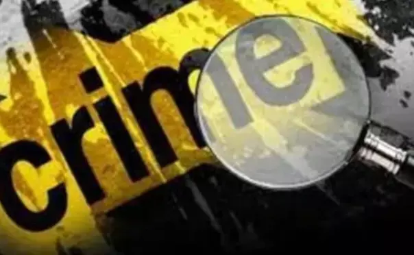 ग्रेटर नोएडा मे सौतेली बेटी की हत्या,आयुर्वेद डॉक्टर के घर से ₹ 25 लाख नकद लूटे ग्रेटर नोएडा मे सौतेली बेटी की हत्या,आयुर्वेद डॉक्टर के घर से ₹ 25 लाख नकद लूटे