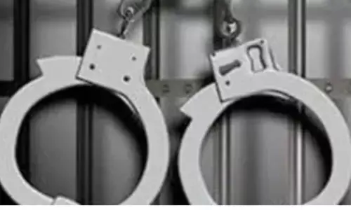 विदेश में पढ़ाई के लिए फर्जी कागजात का इस्तेमाल करने वाला युवक गिरफ्तार विदेश में पढ़ाई के लिए फर्जी कागजात का इस्तेमाल करने वाला युवक गिरफ्तार